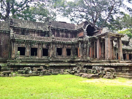 Siem Reap Tour: Angkor Wat and Tonle Sap Lake