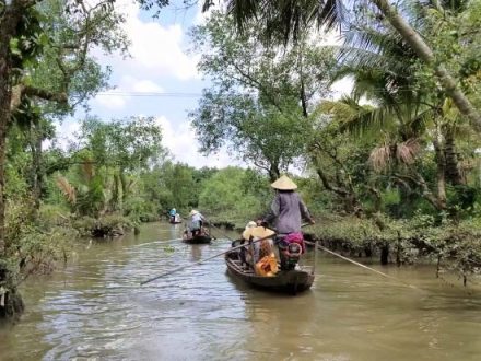 Mekong Rowboat Travel