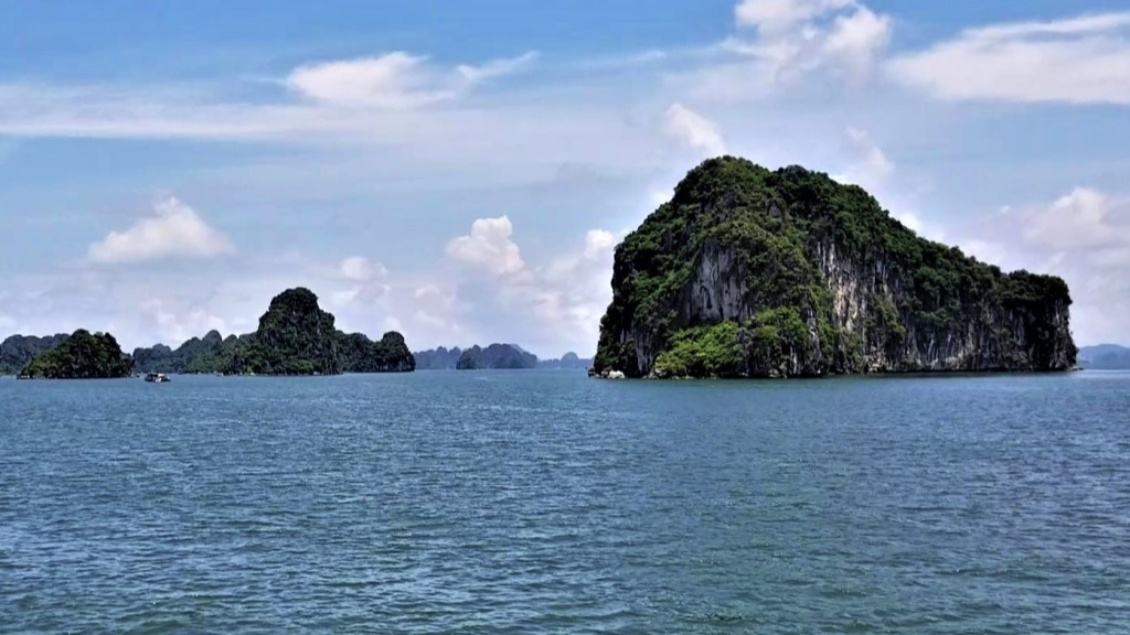 Ha Long Bay - Top places to visit in Vietnam