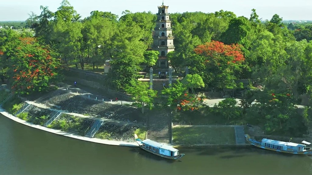 Thien Mu Pagoda - Hue attractions